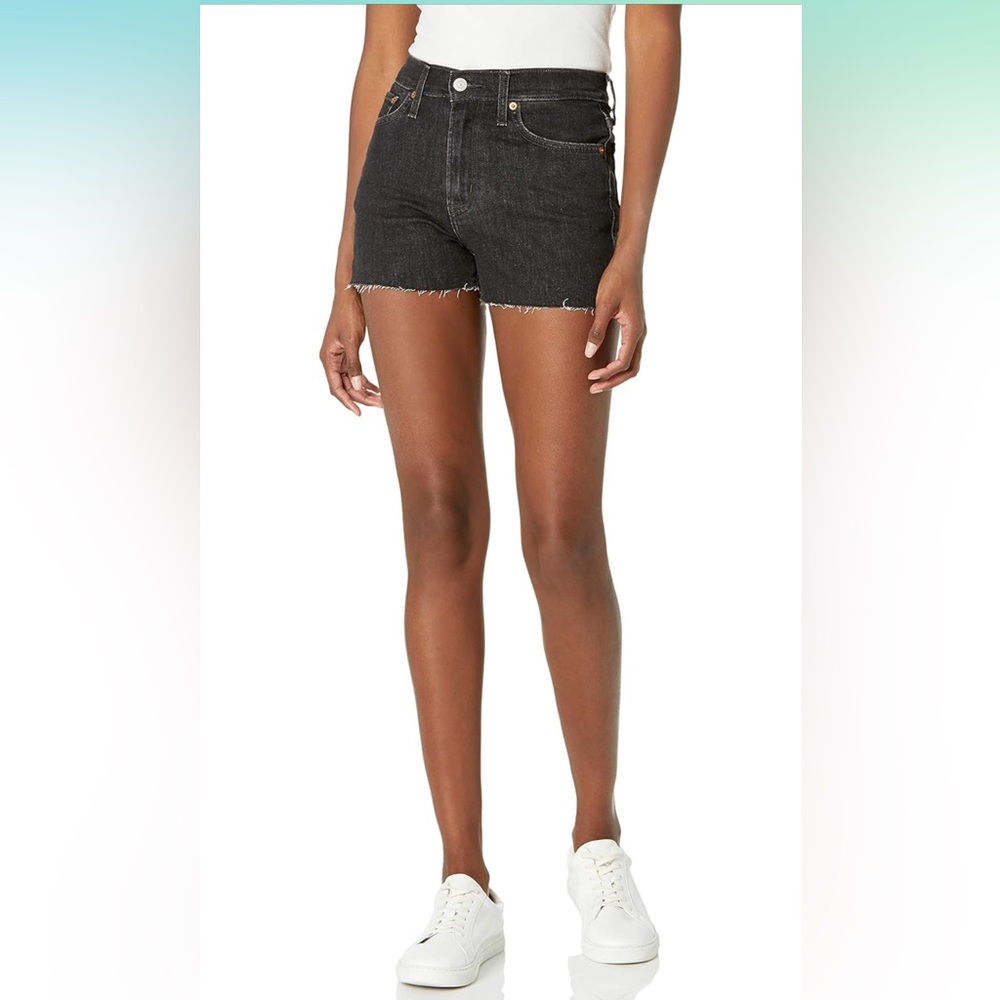 NWT. LEVI’S High Rise Black Denim Jean Shorts